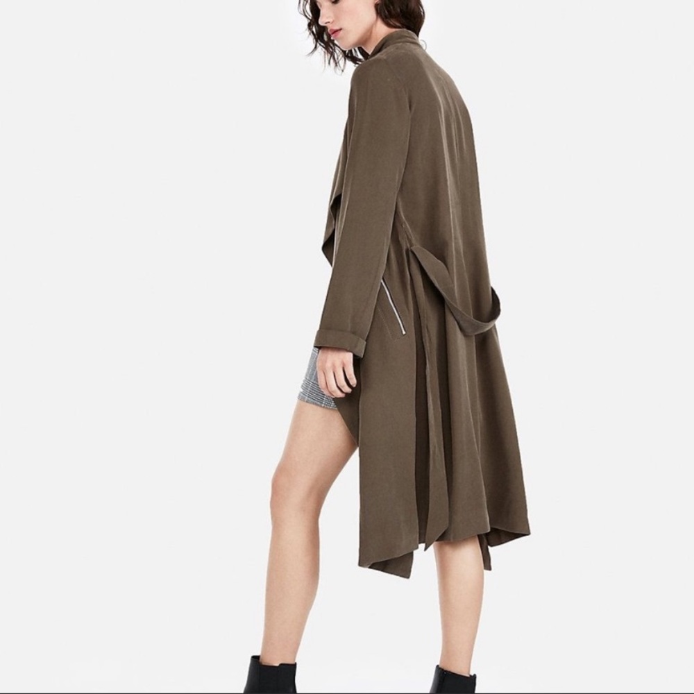 Lightweight trench coat